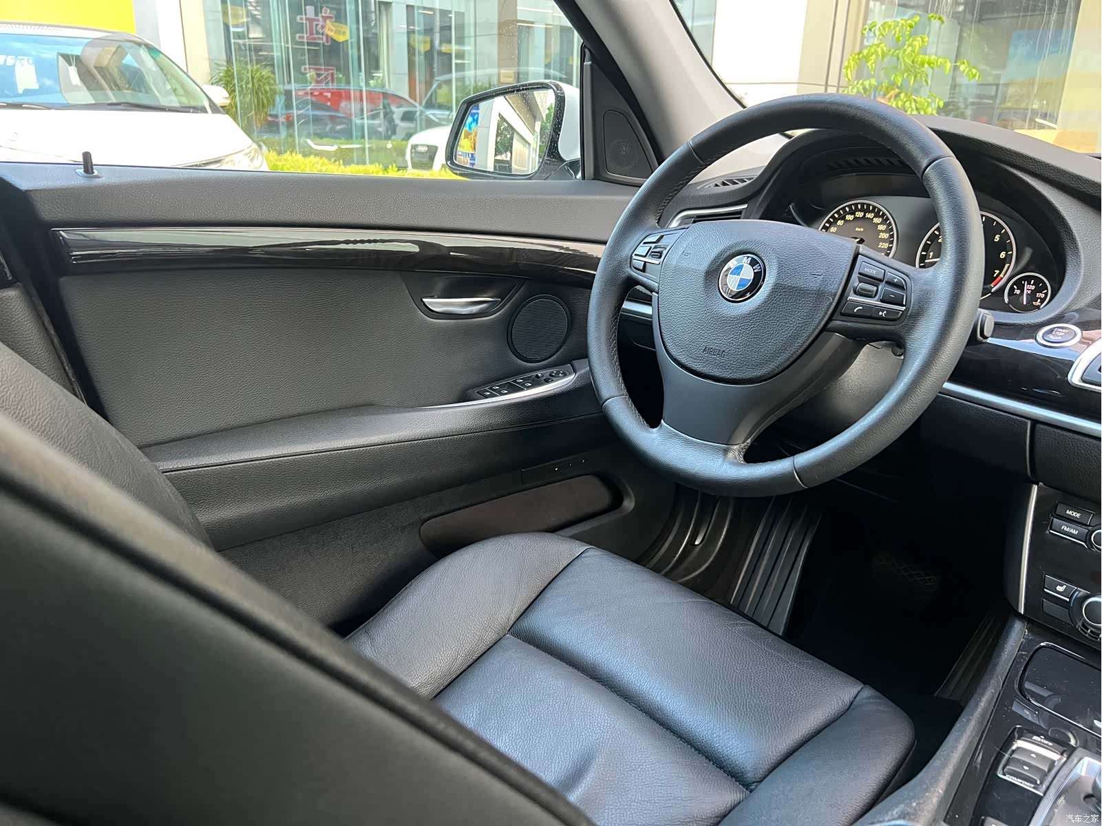 BMW 5 Series, 2011 11