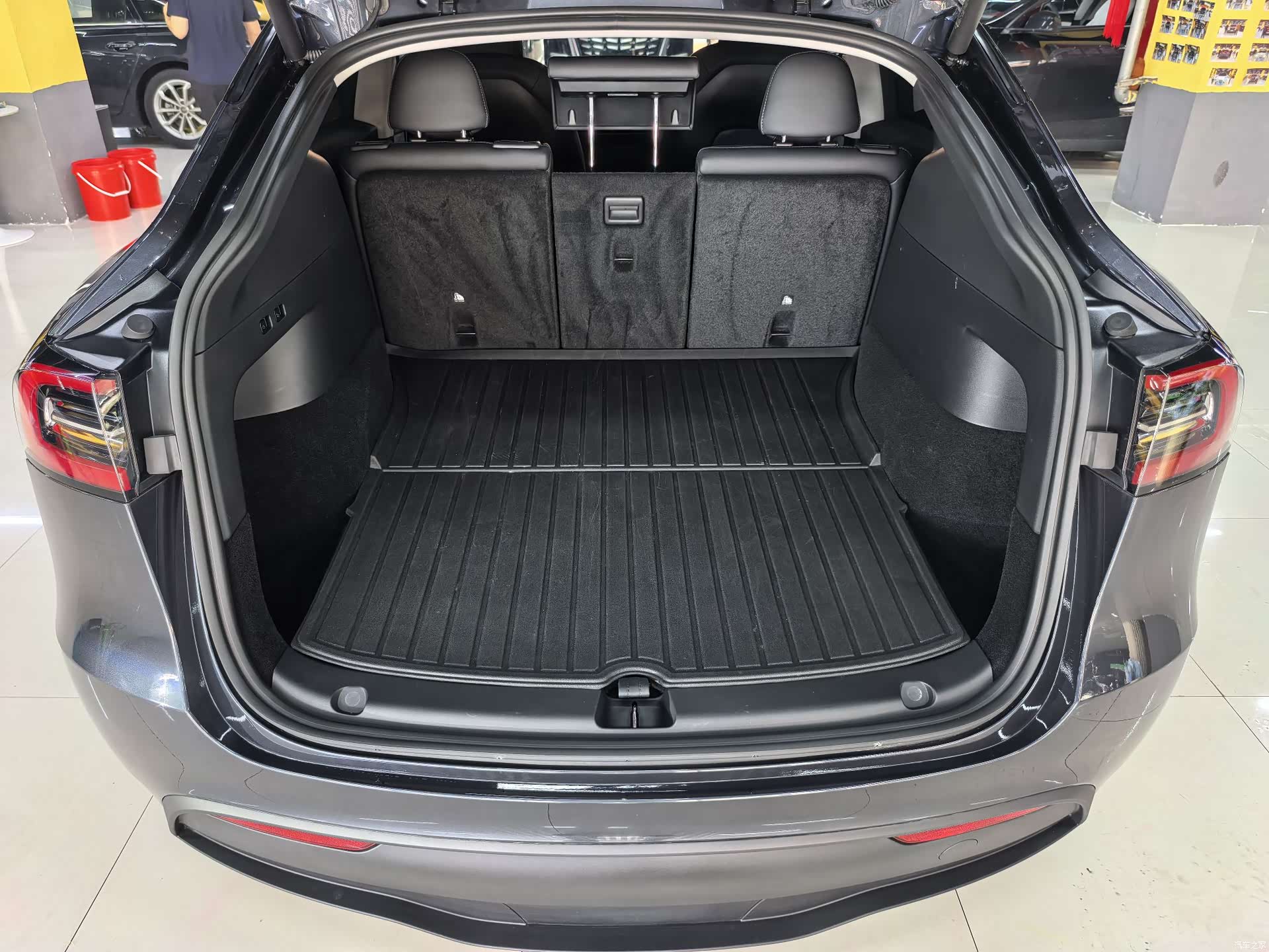 Tesla Model Y, 2024 13