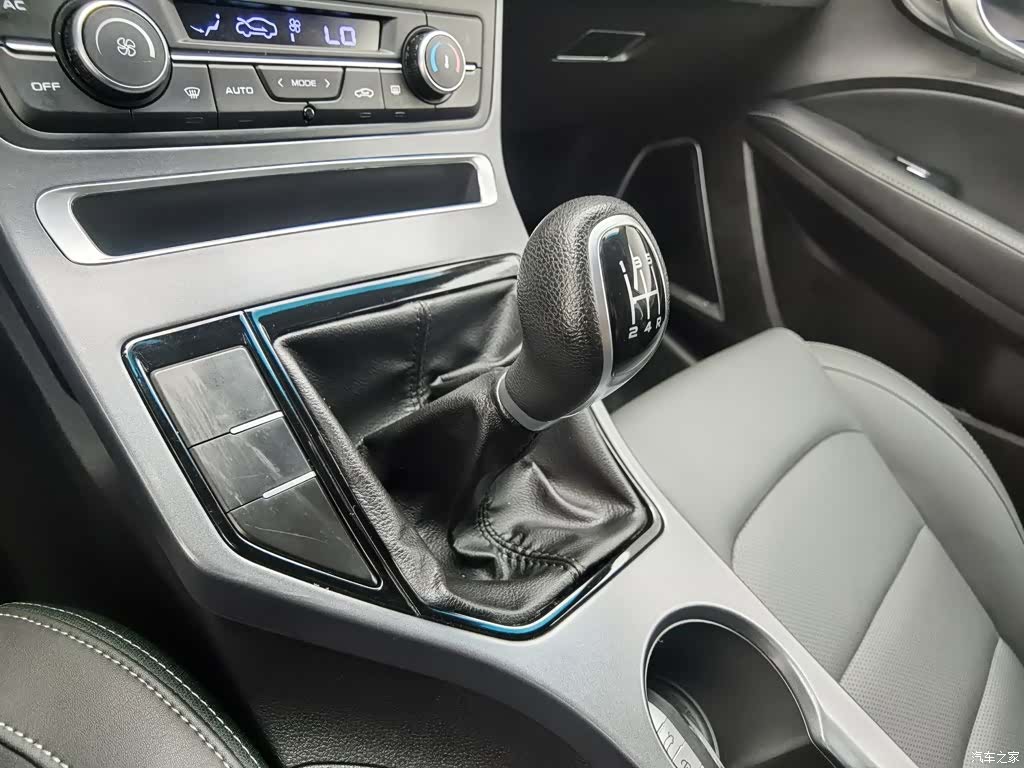 Geely Emgrand, 2019 13