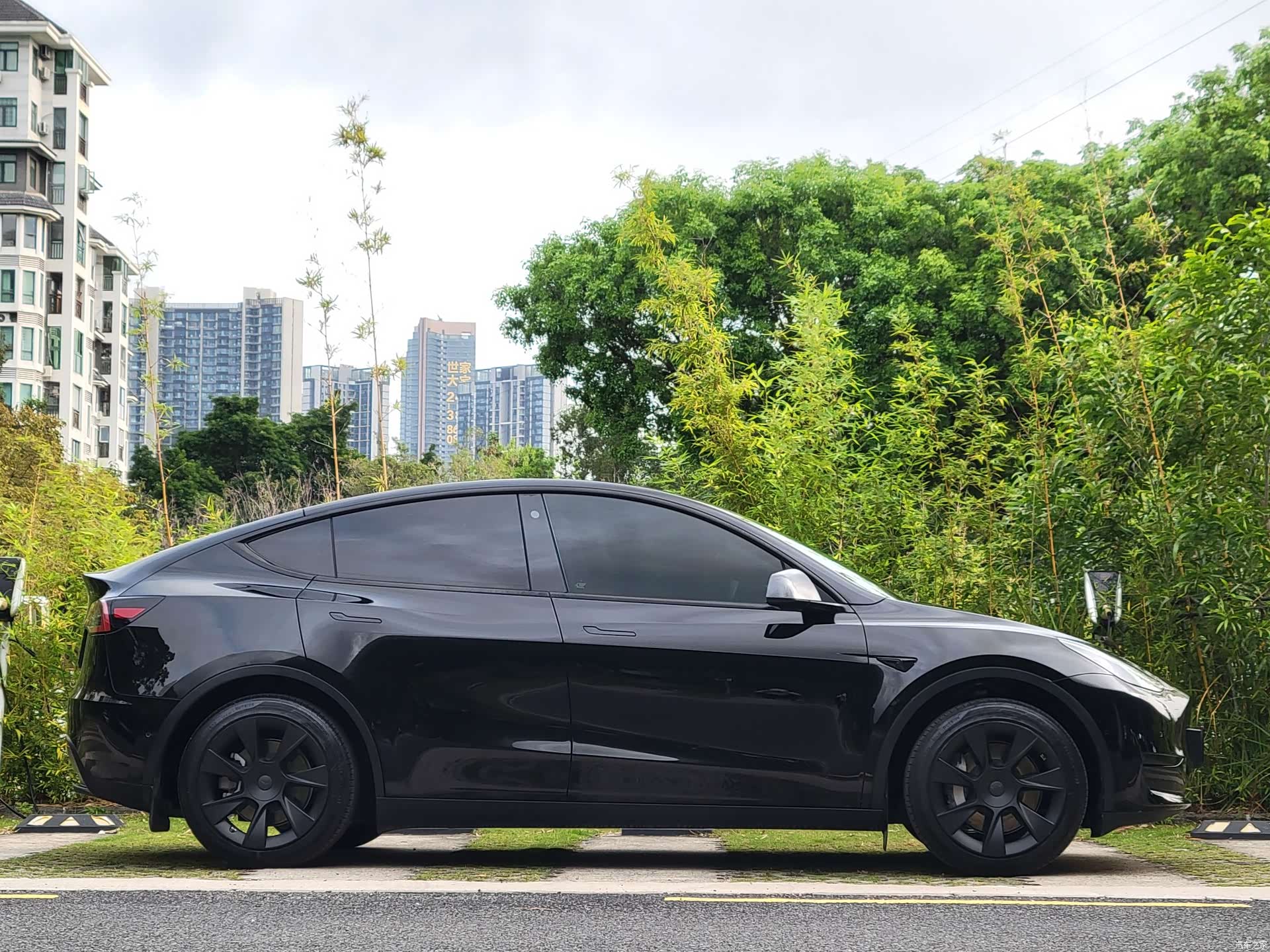 Tesla Model Y, 2023 19