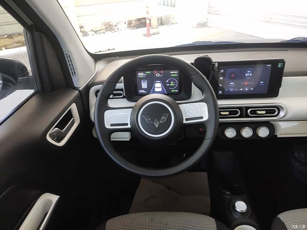 Wuling MINIEV, 2024 11