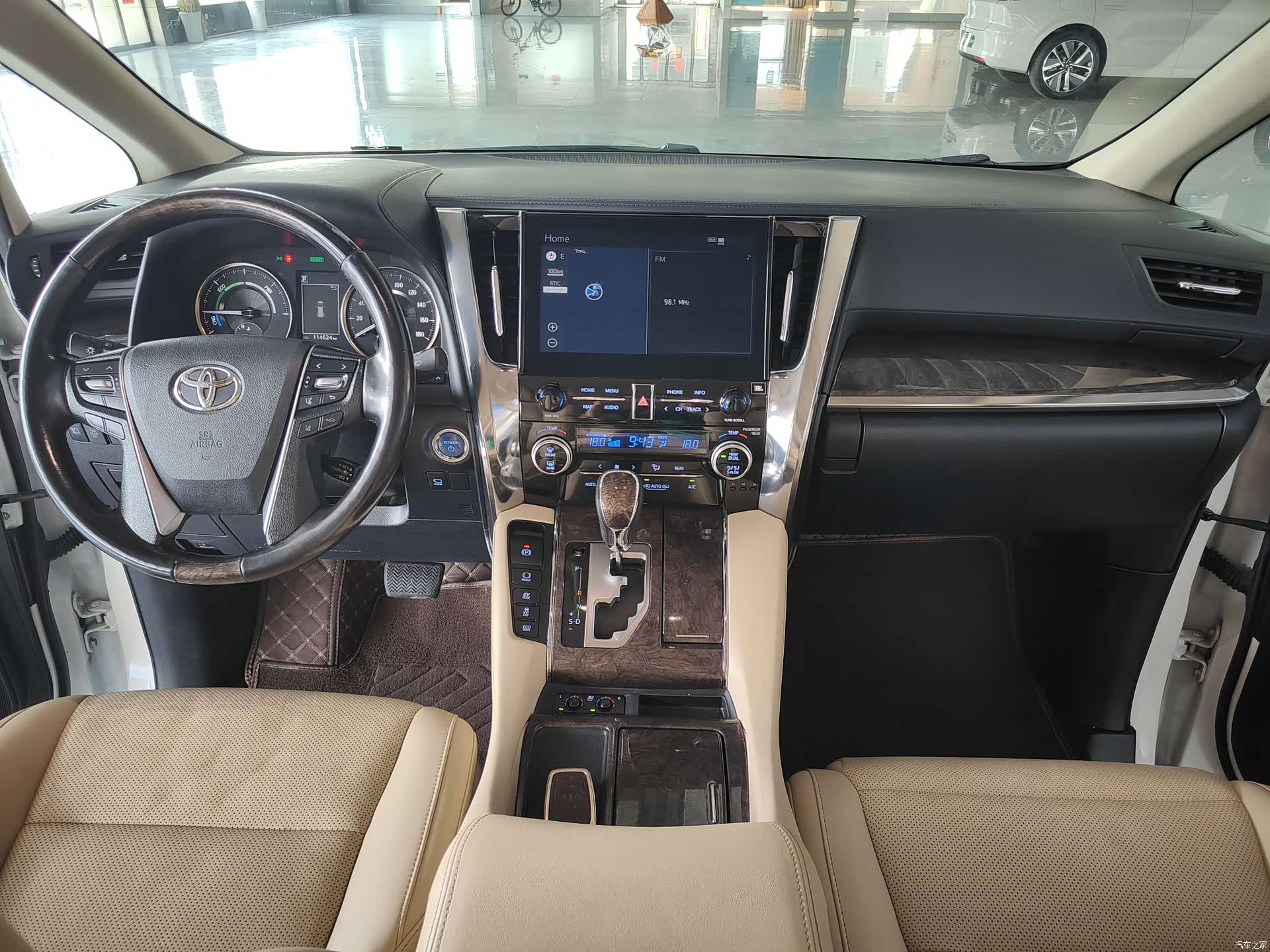 Toyota Vellfire, 2021 9