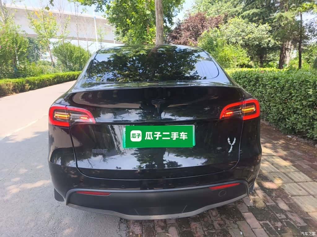 Tesla Model Y, 2023 4