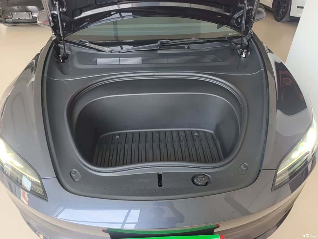 Tesla Model 3, 2024 16