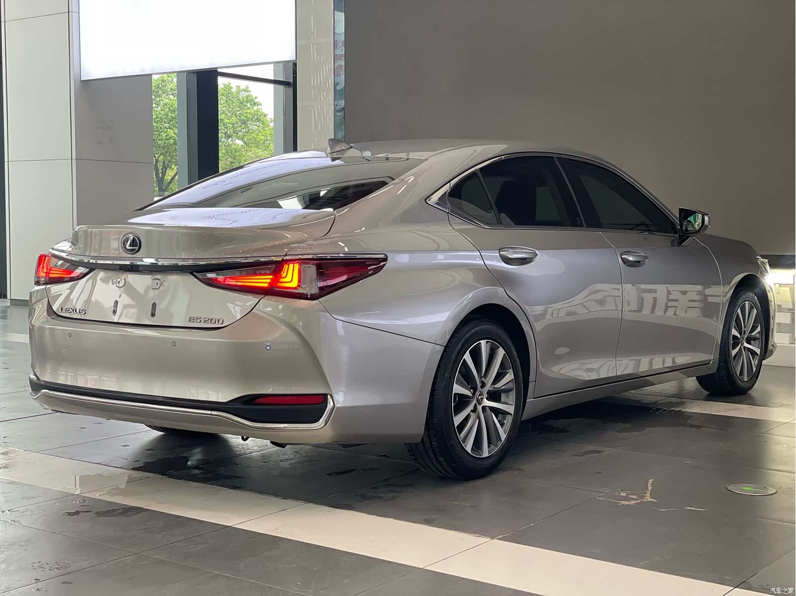 Lexus ES, 2020 4