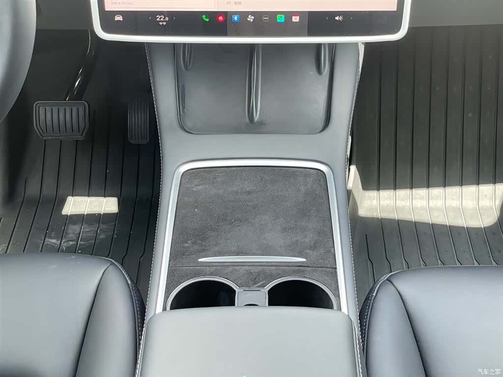 Tesla Model Y, 2023 19