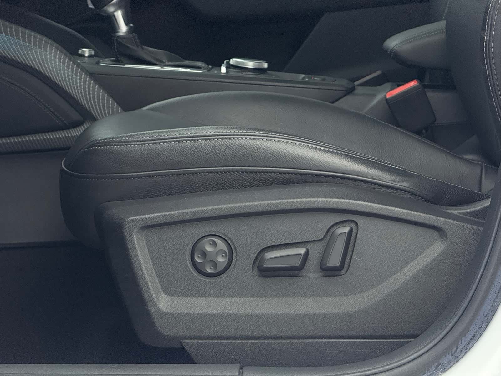 Audi Q2L, 2022 20
