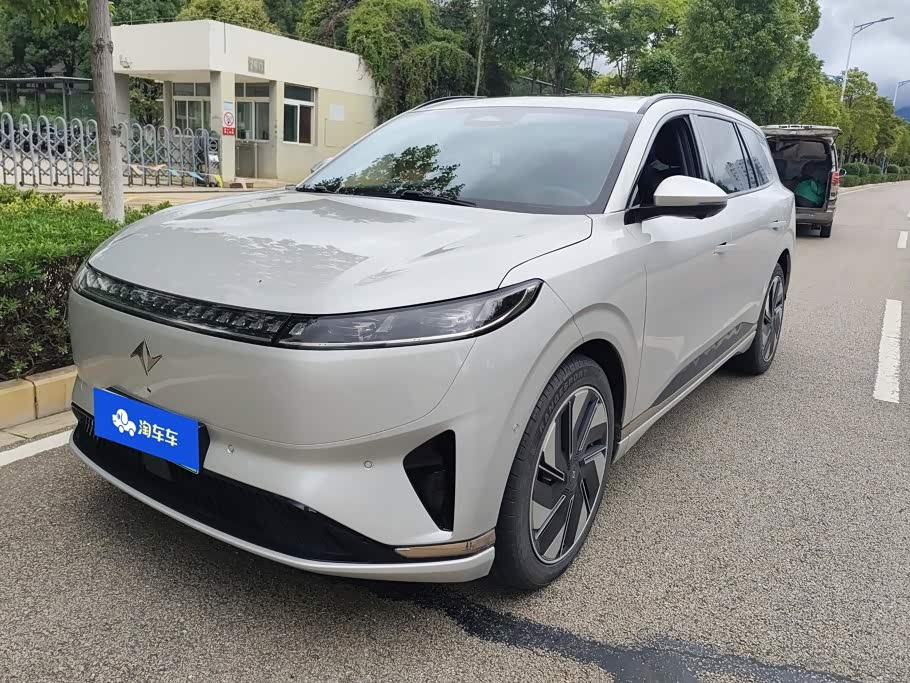 Dongfeng eπ008