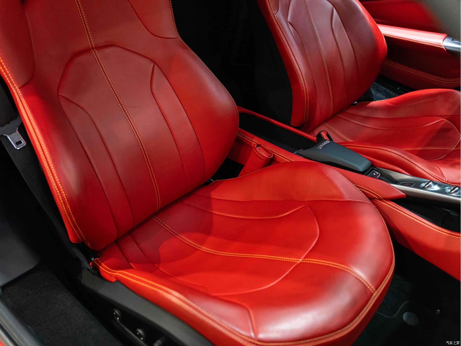 Ferrari F8, 2022 24