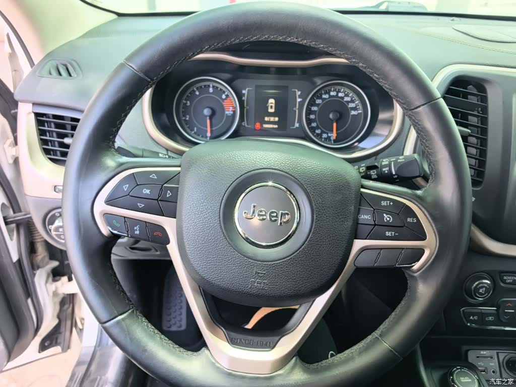 Jeep Cherokee, 2017 11