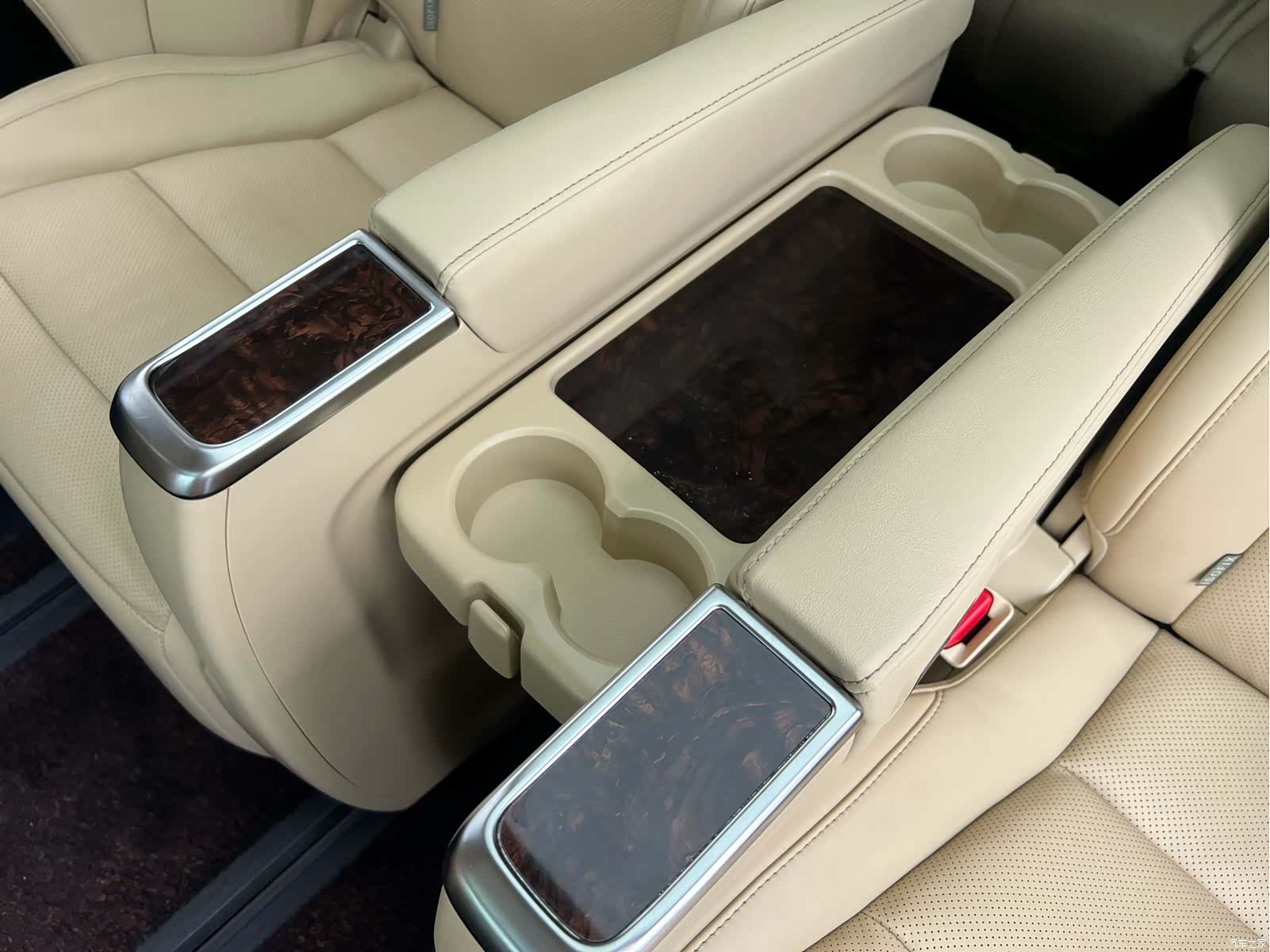 Toyota Alphard, 2019 4