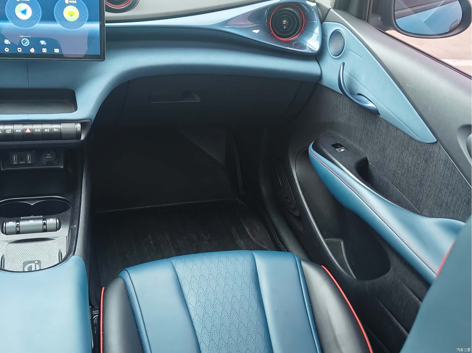 BYD Dolphin, 2022 10