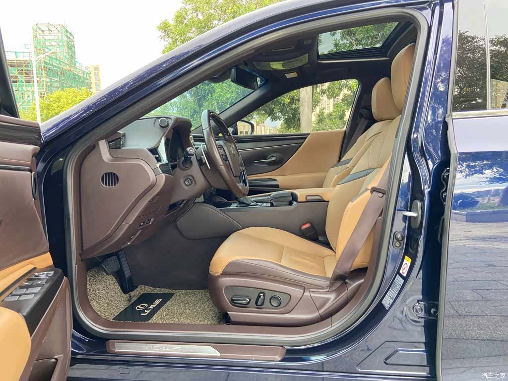 Lexus ES, 2019 4