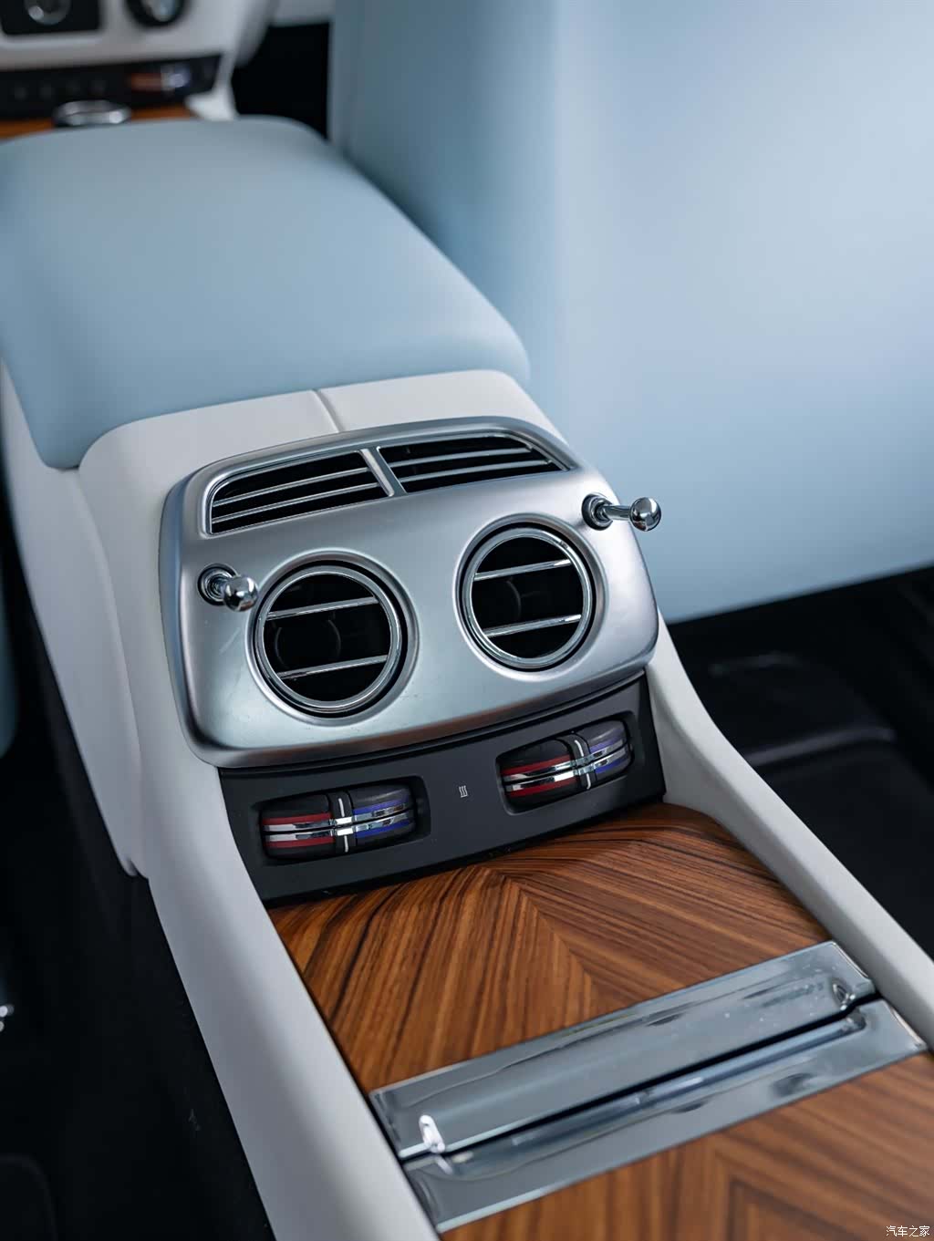Rolls-Royce Wraith, 2017 24