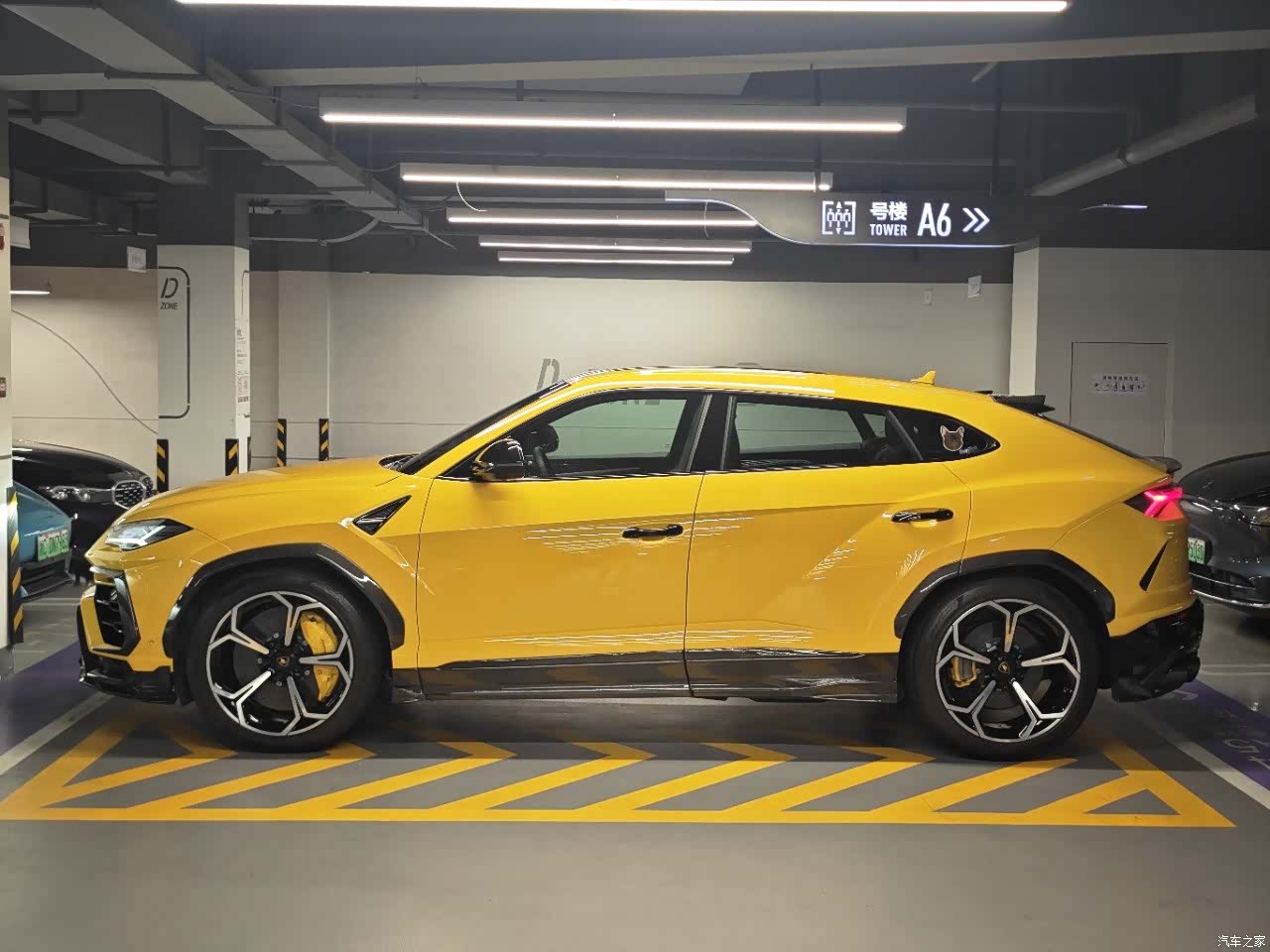 Lamborghini Urus, 2022 4