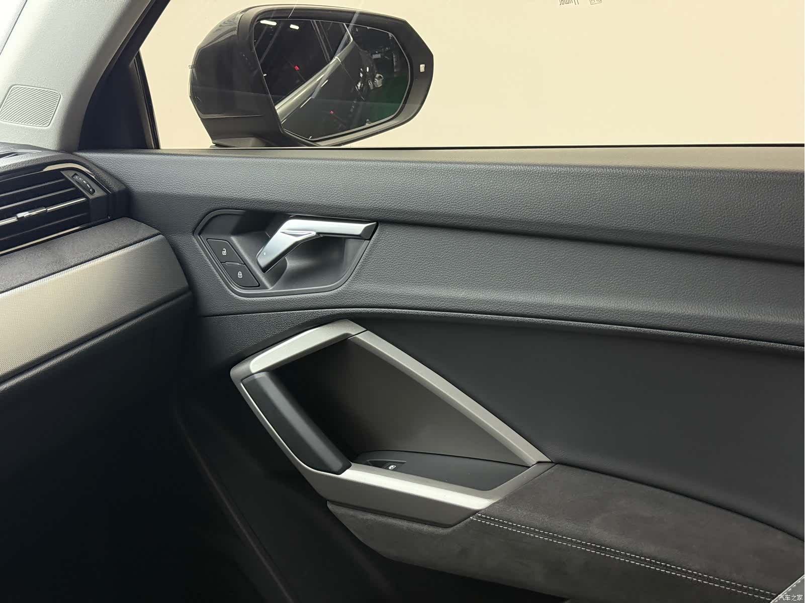 Audi Q3, 2022 11