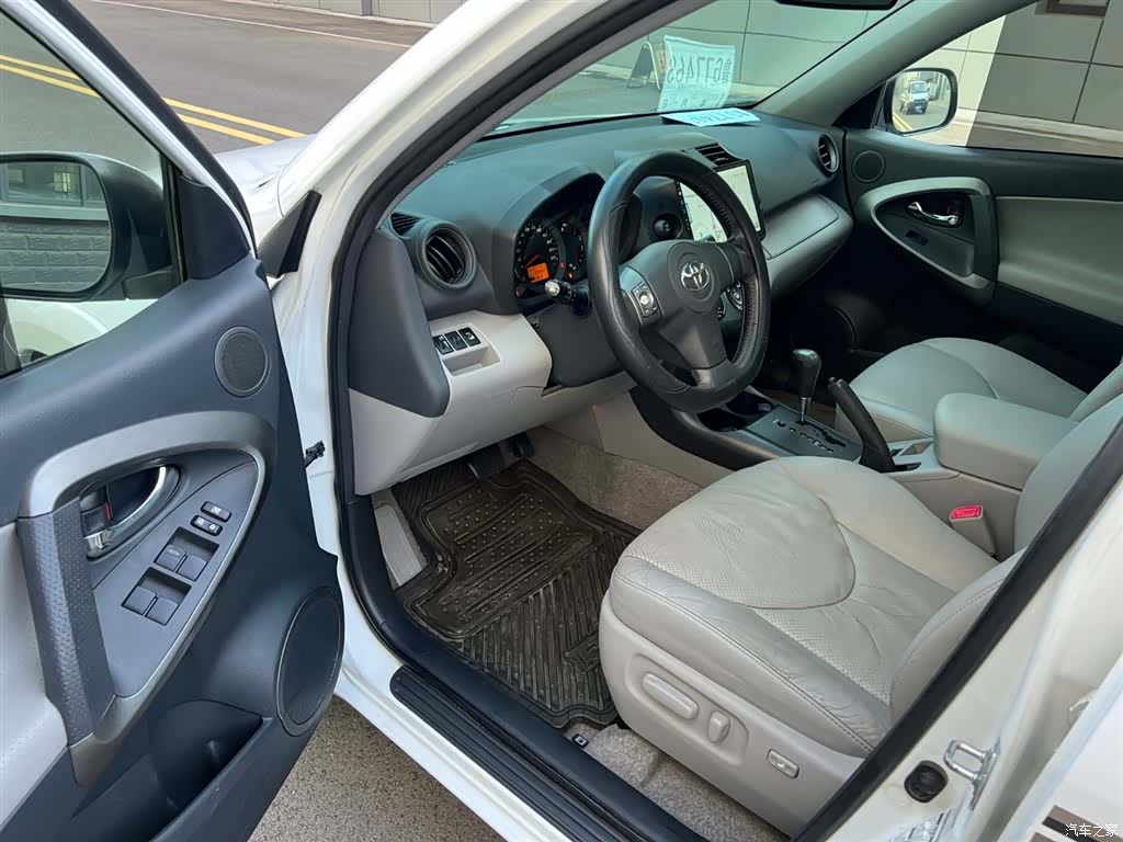 Toyota RAV4, 2011 6