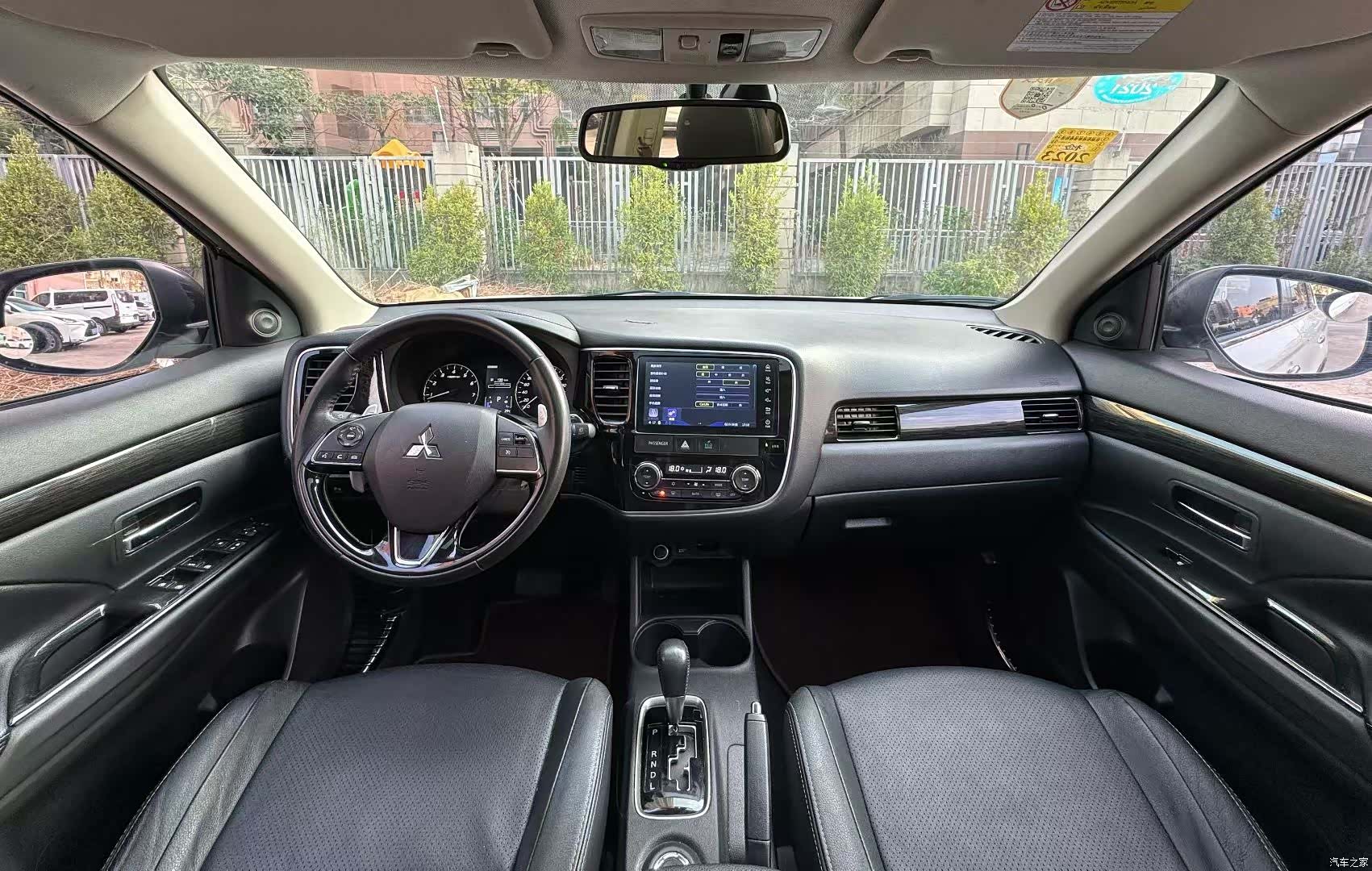 Mitsubishi Outlander, 2017 все фото