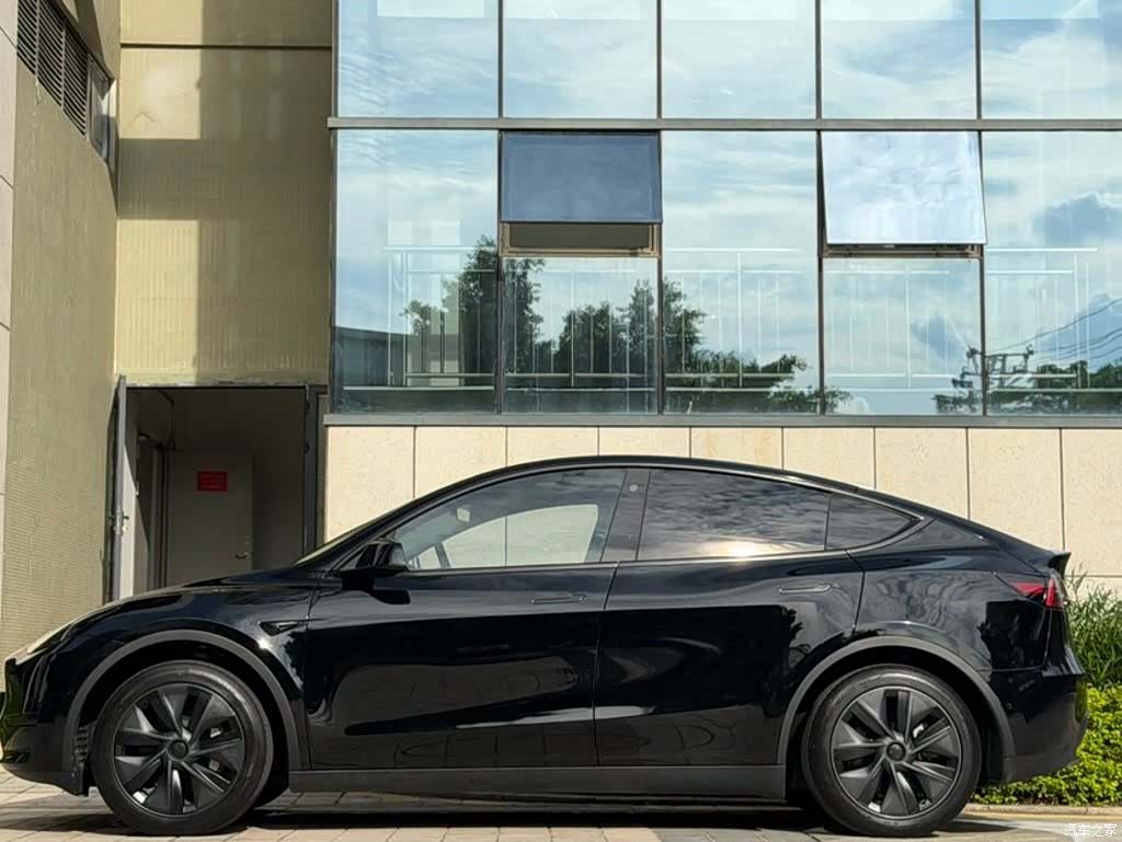 Tesla Model Y, 2023 7