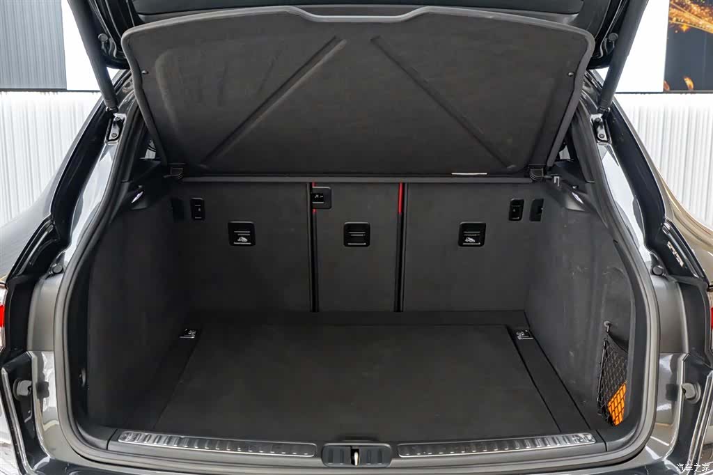 Porsche Macan, 2024 10
