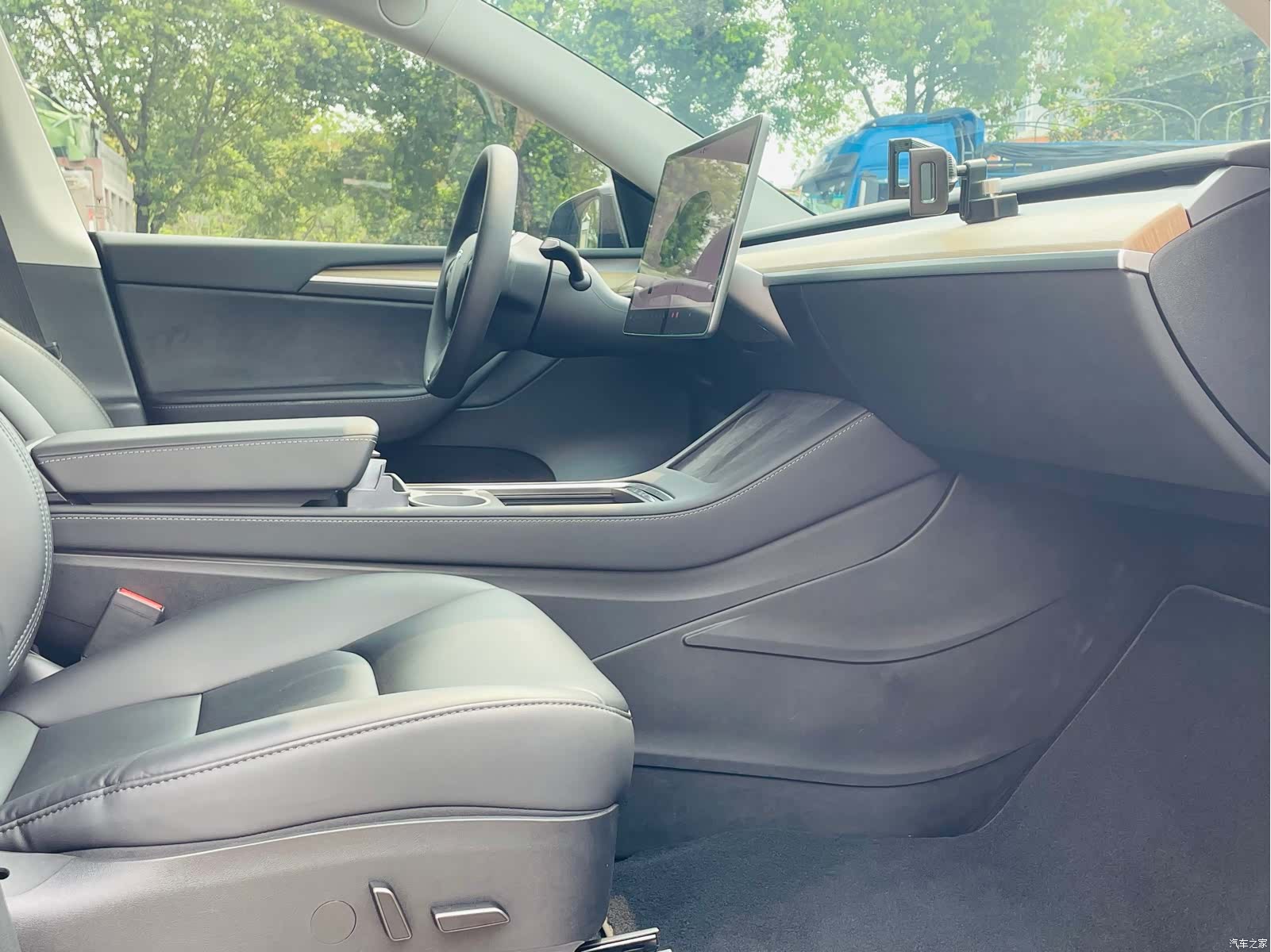 Tesla Model Y, 2022 19
