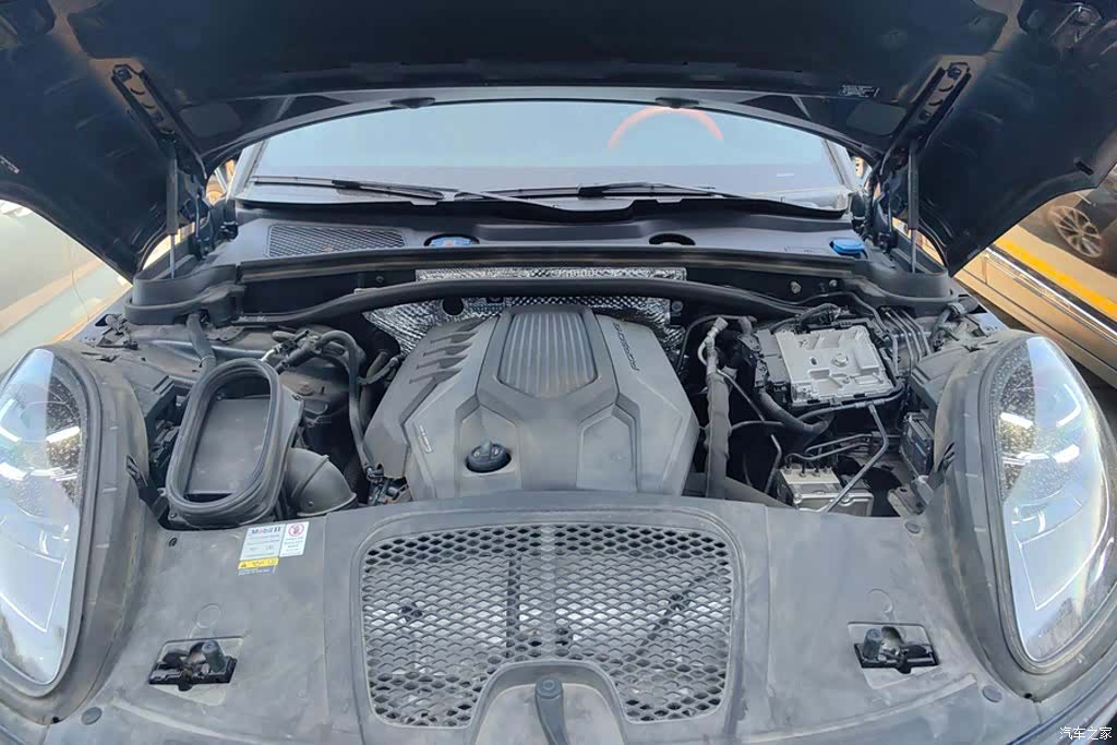 Porsche Macan, 2022 10