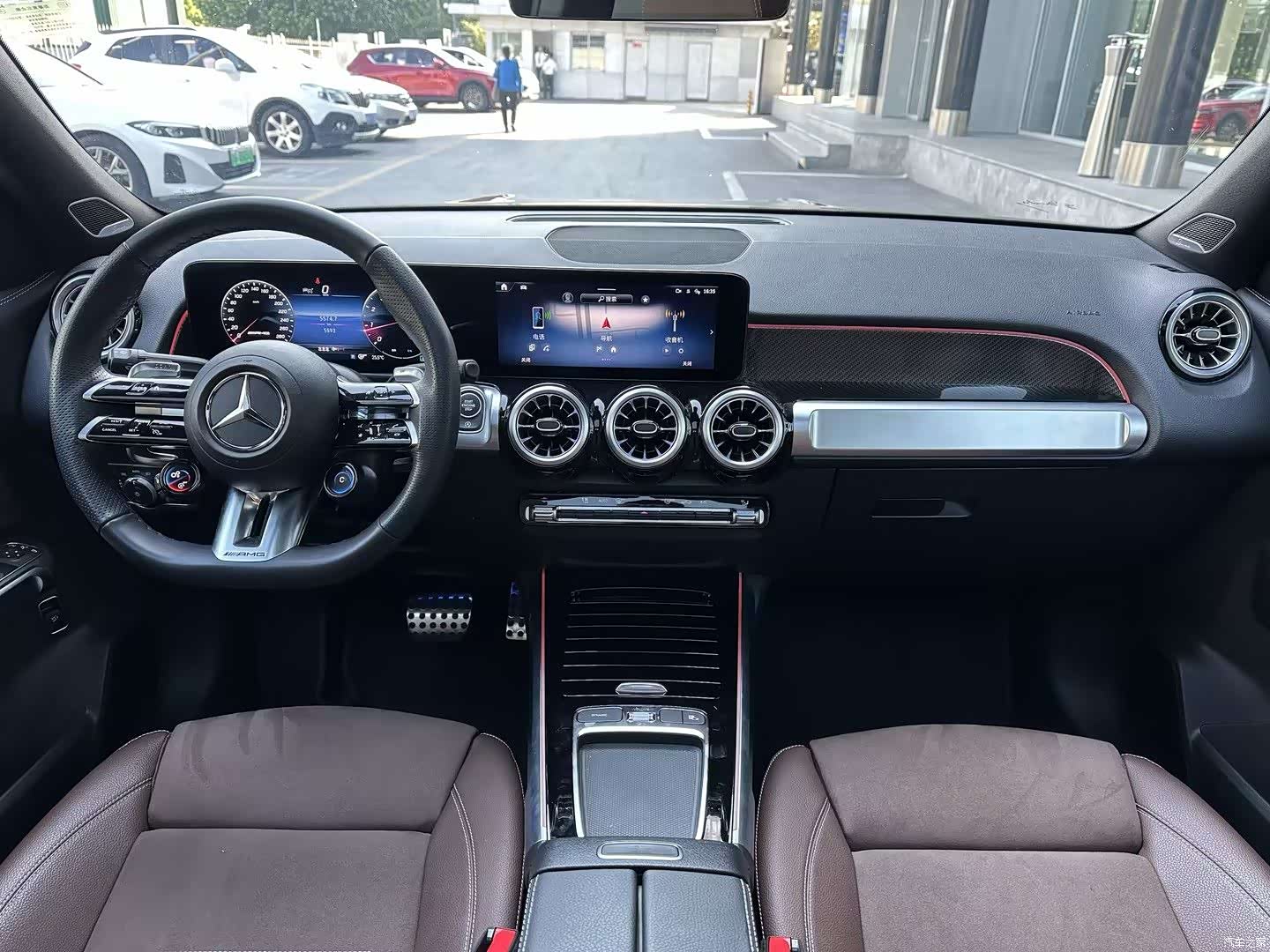 Mercedes-Benz GLB, 2025 10