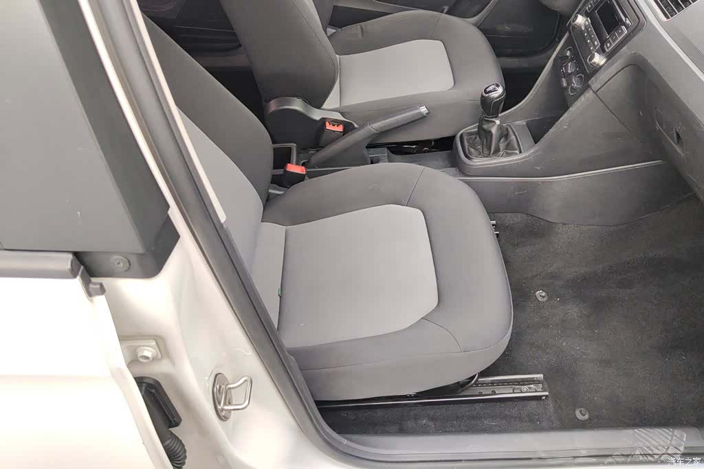 Skoda Rapid, 2018 8