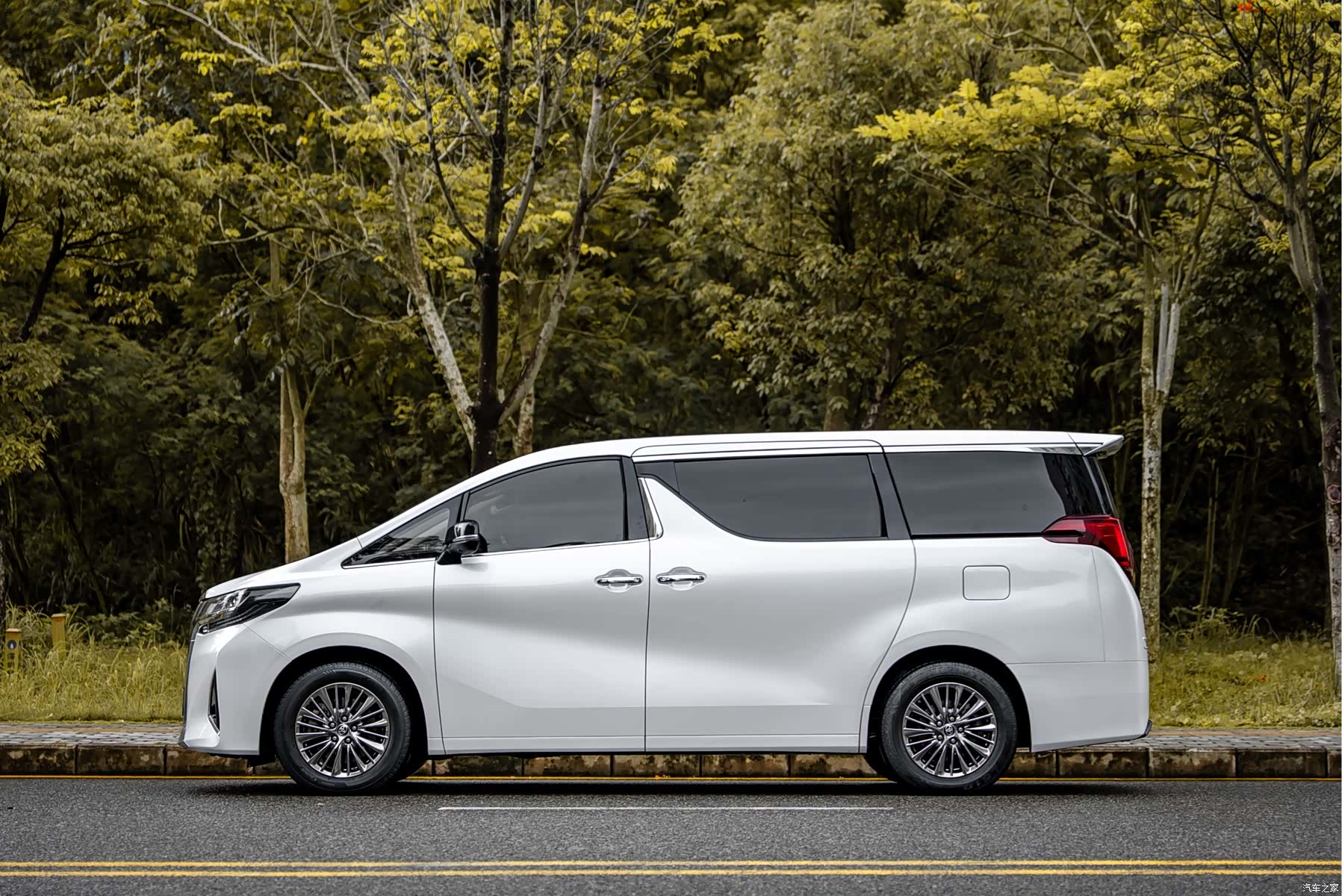 Toyota Alphard, 2020 18