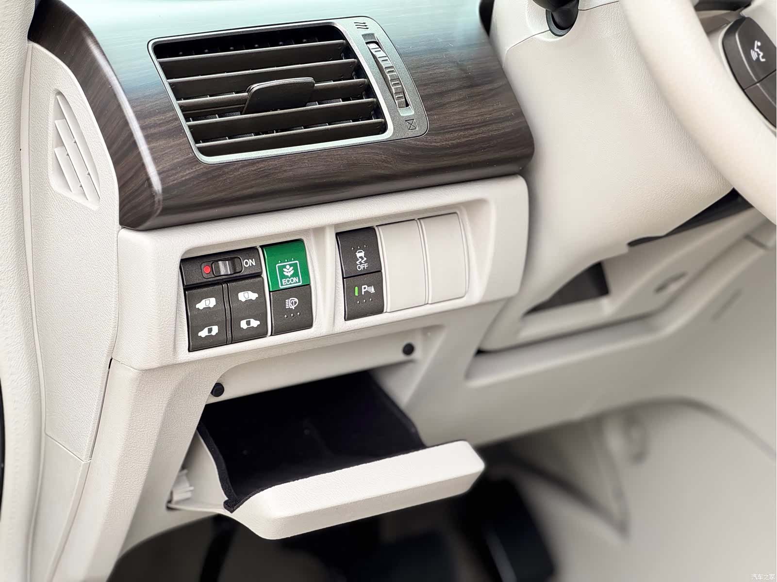 Honda Elysion, 2015 11