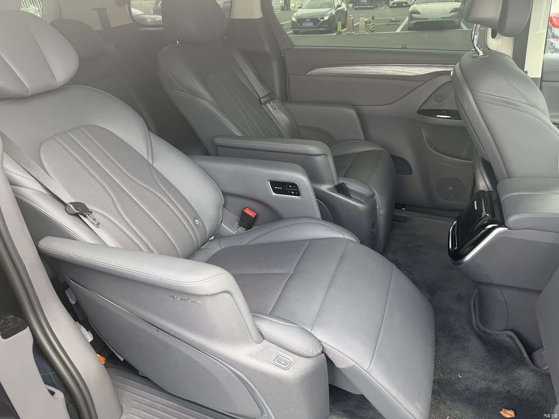 Buick GL8, 2025 12