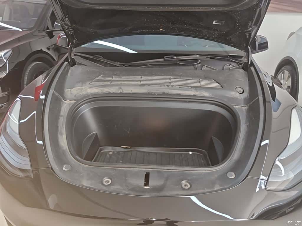 Tesla Model Y, 2023 16