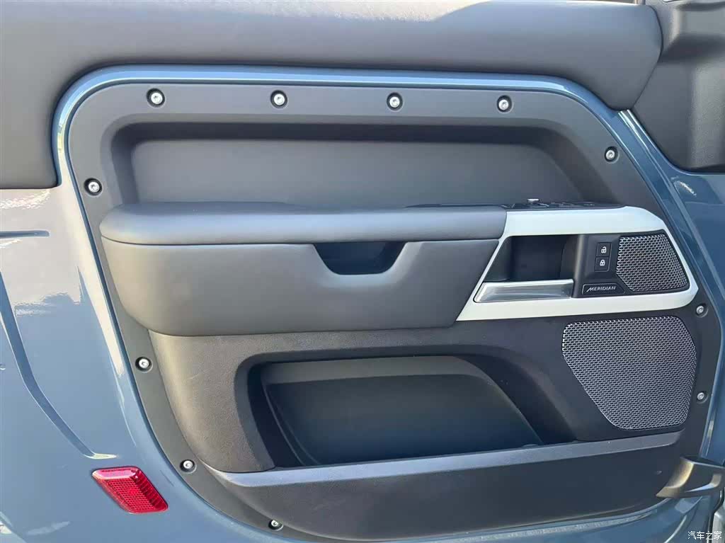 Land Rover Defender, 2022 все фото