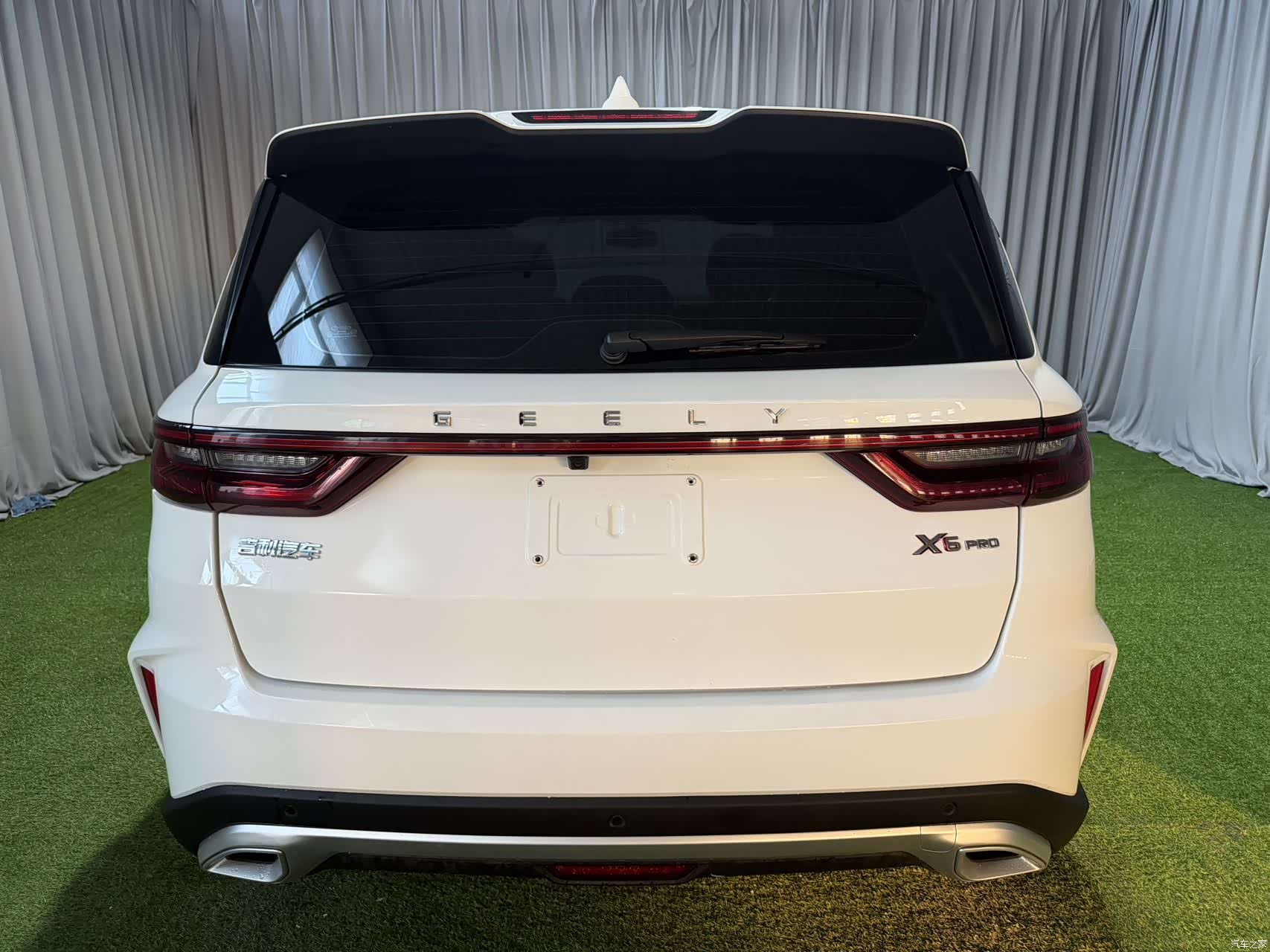 Geely X6, 2022 4