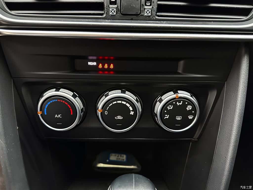Mazda CX-4, 2023 15