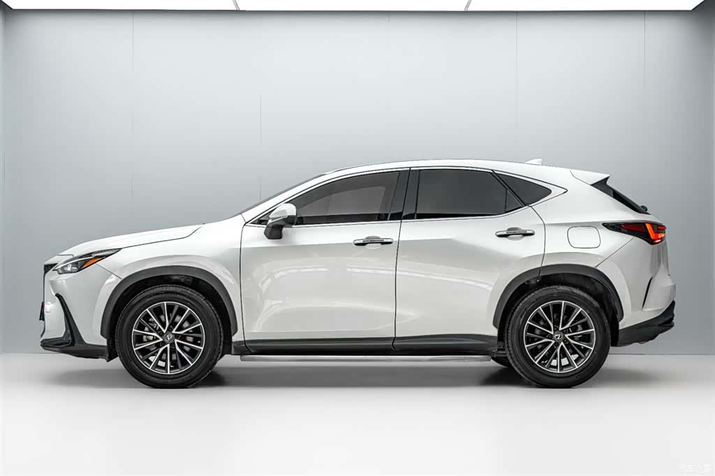 Lexus NX, 2023 4
