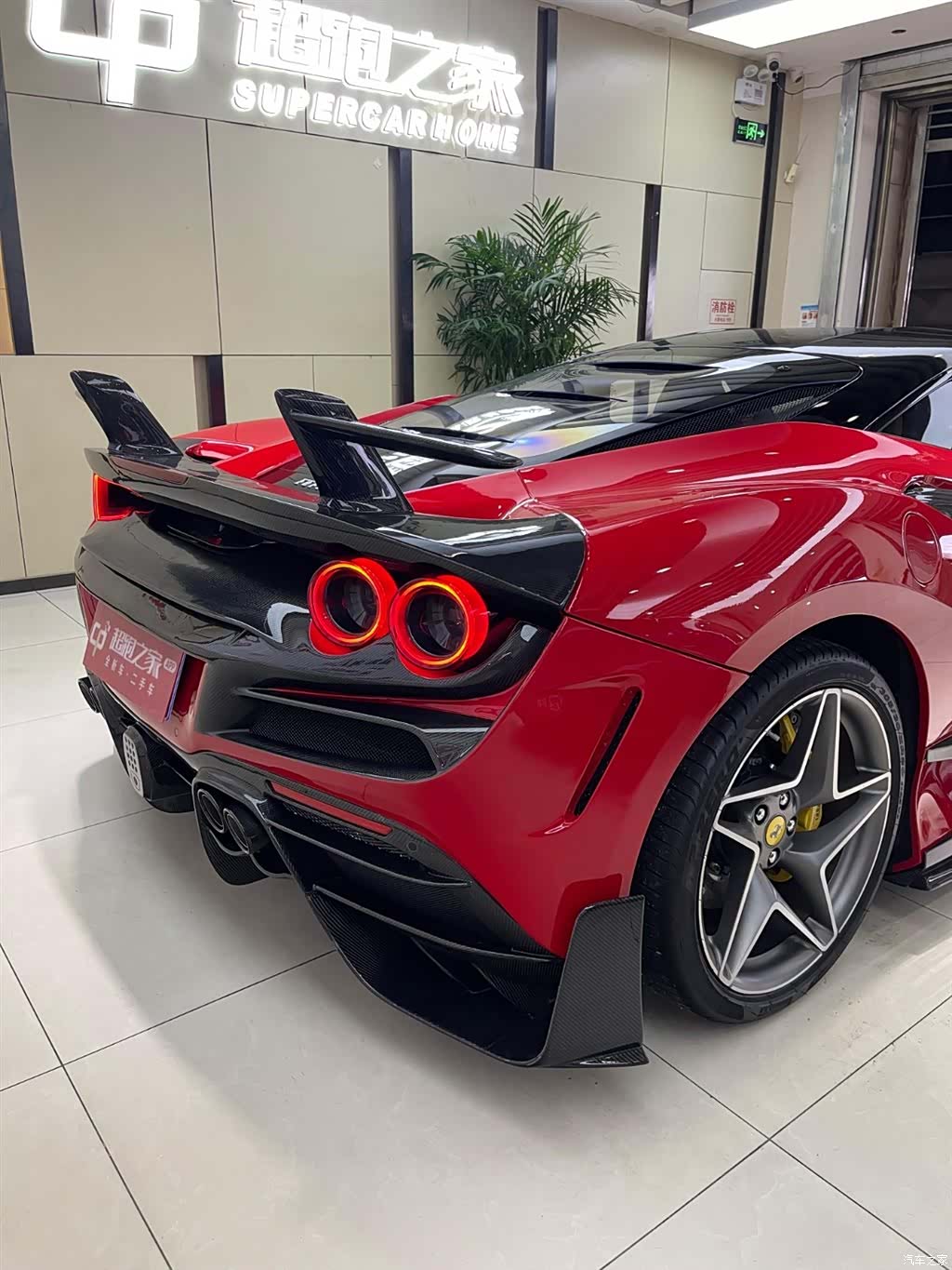 Ferrari F8, 2021 13