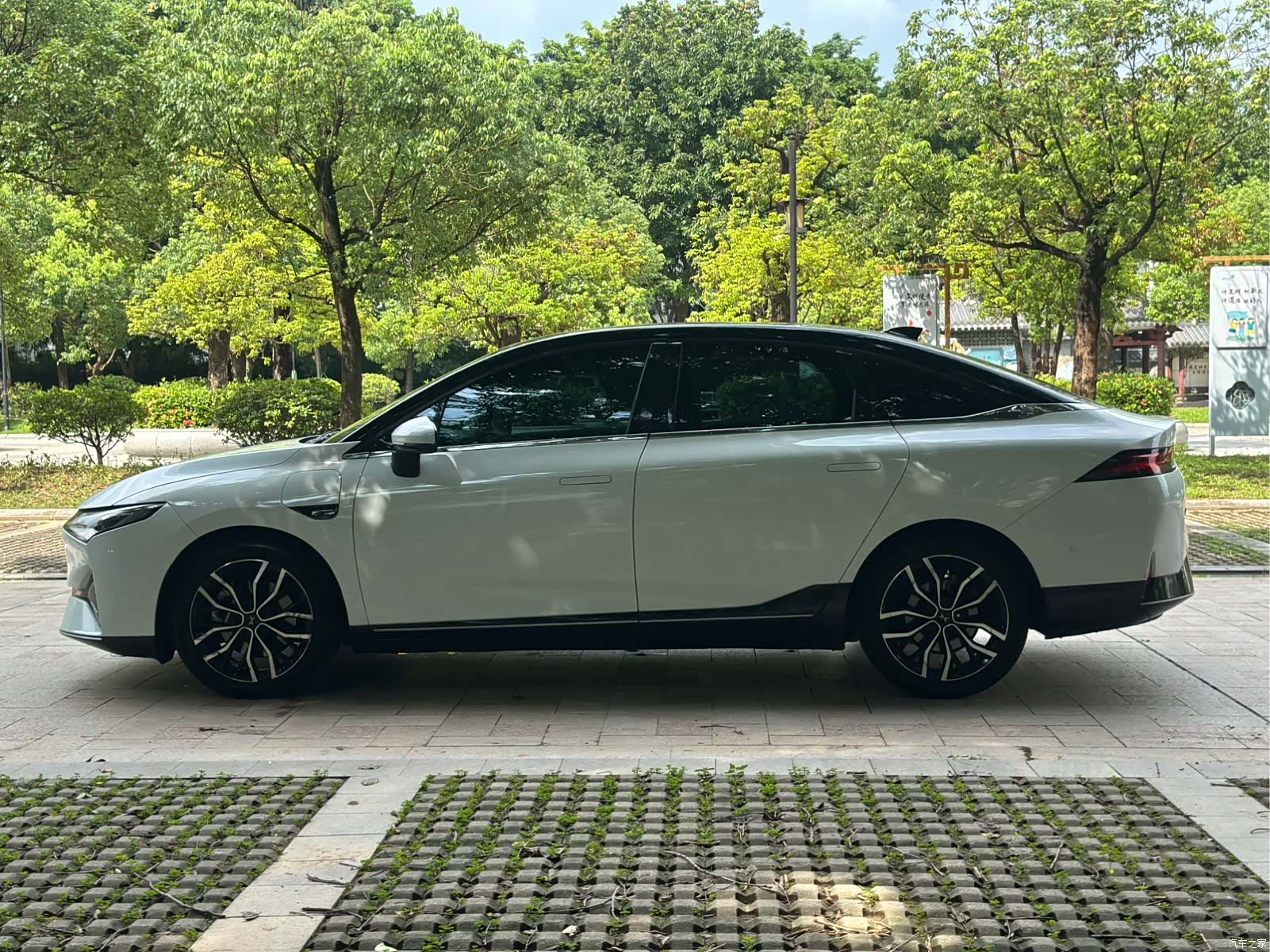 Xpeng P5, 2022 4