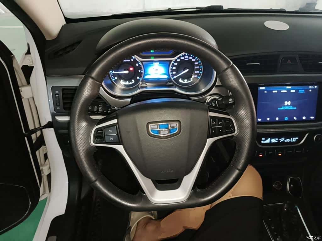 Geely Emgrand, 2017 11