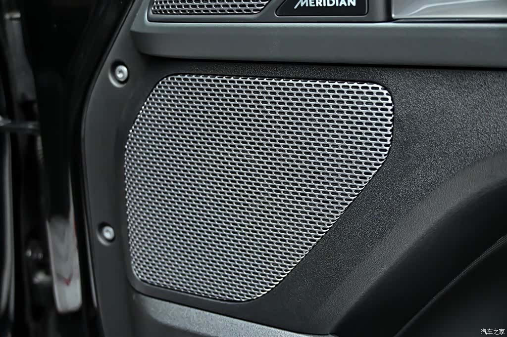 Land Rover Defender, 2024 28