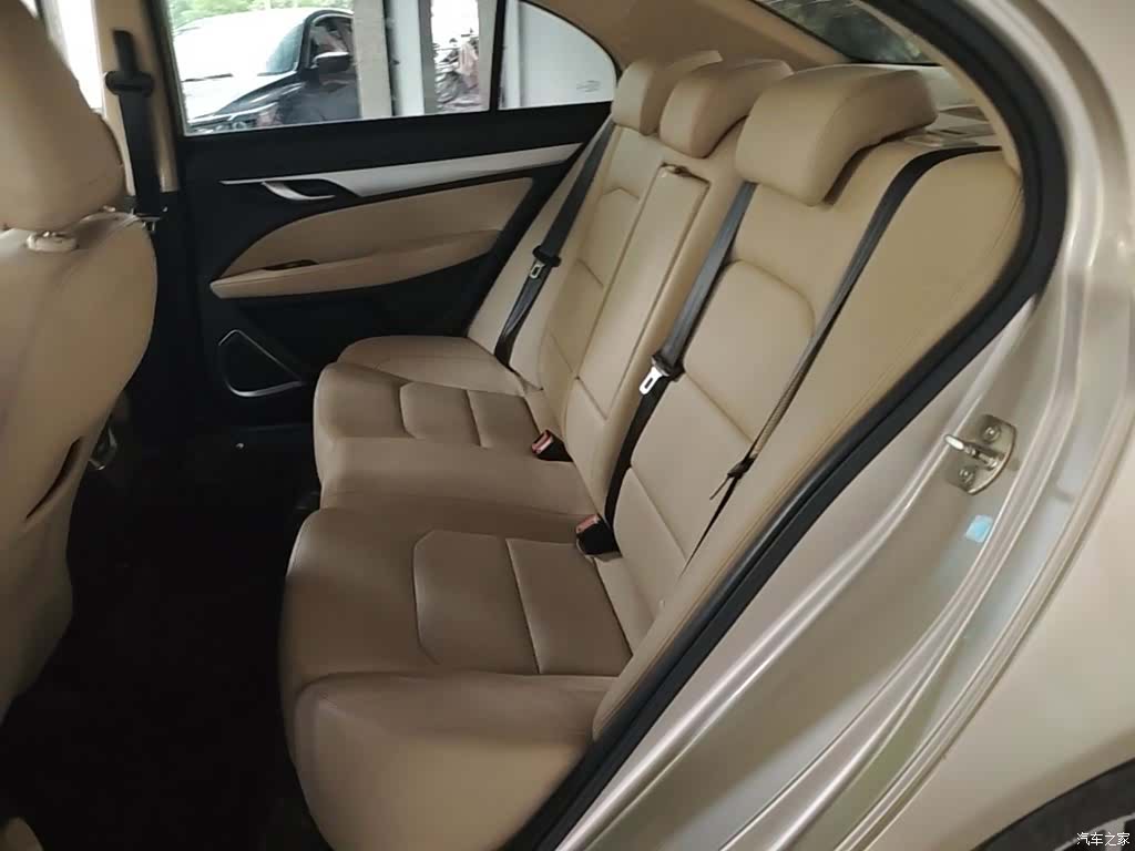 Geely Emgrand, 2019 17
