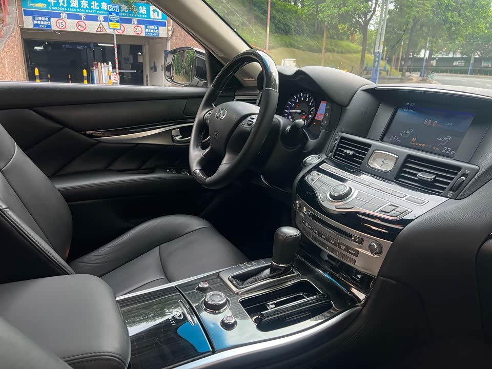 Infiniti Q70 Infiniti Q70