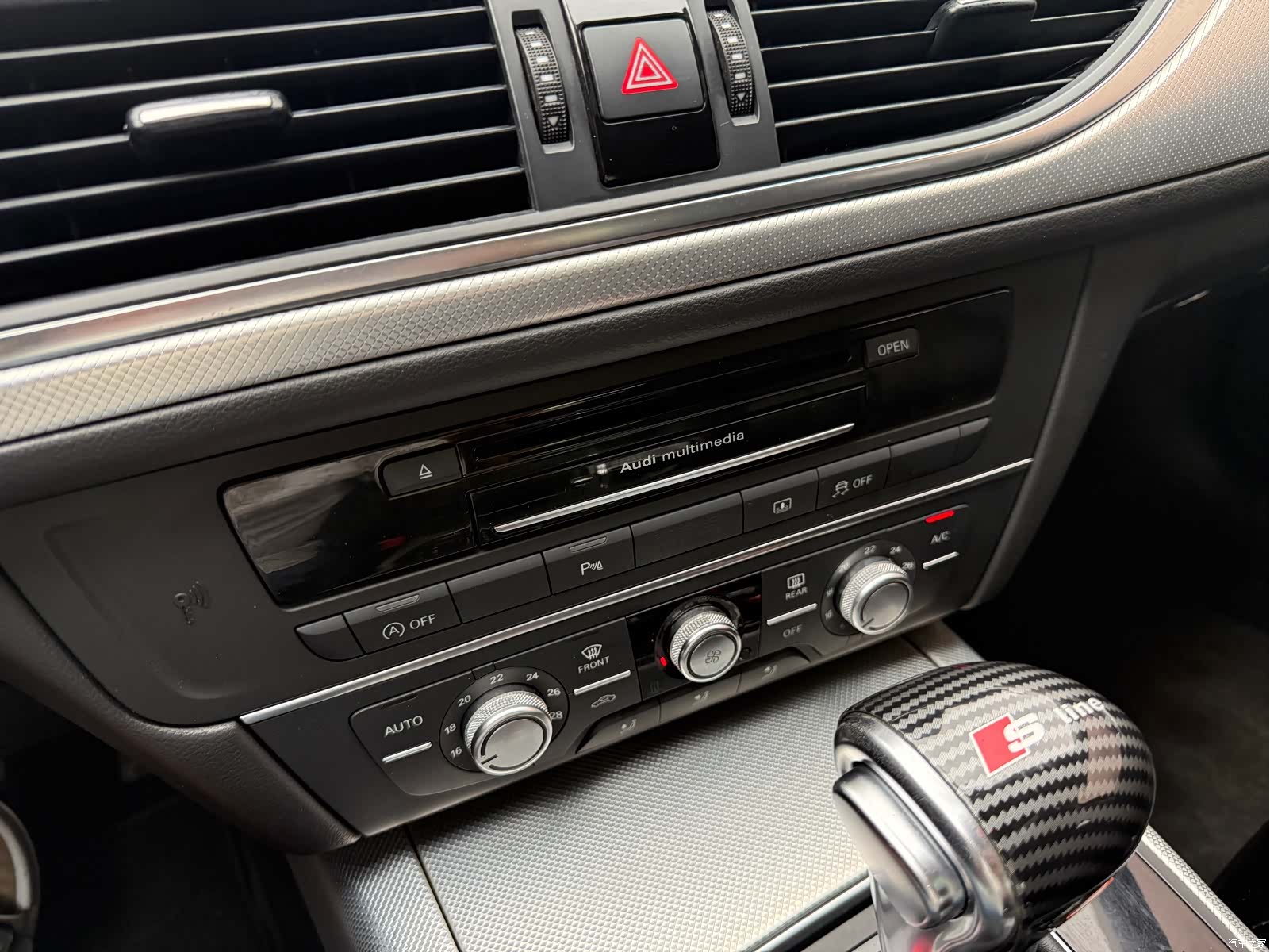 Audi A6L, 2014 19