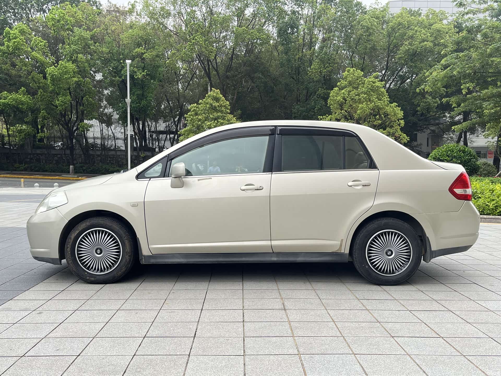 Nissan 1.6JS, 2005 7
