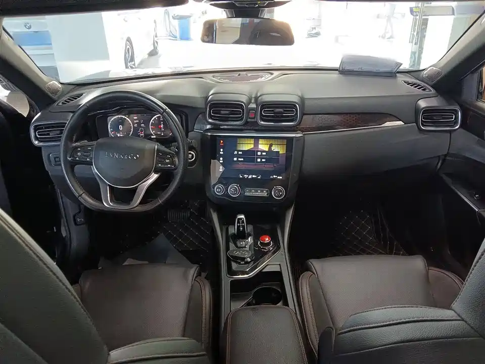 Lynk & Co 03