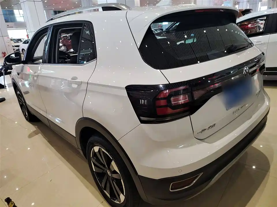 Volkswagen Exploring the shadow