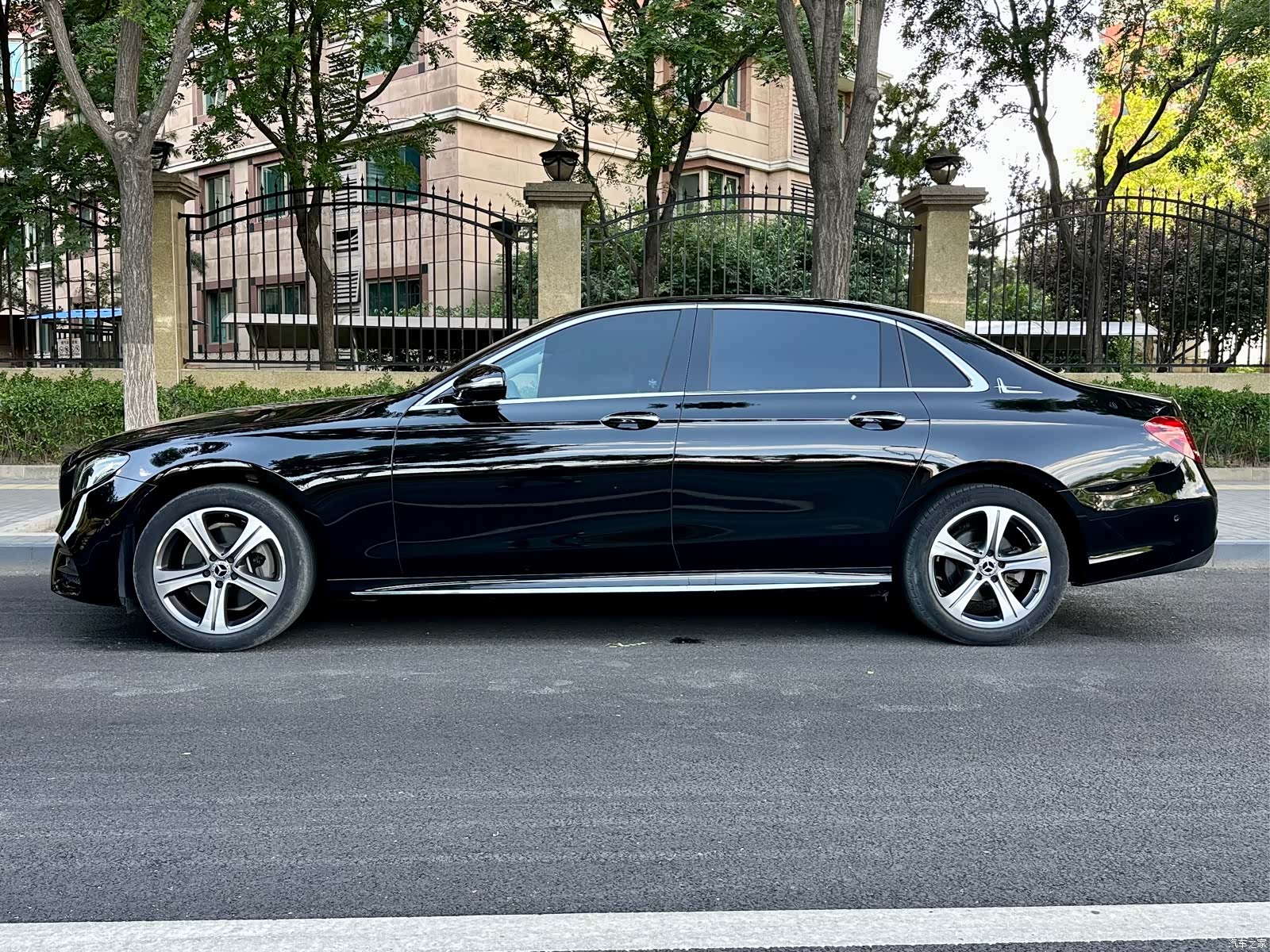 Mercedes-Benz E-Class, 2020 3