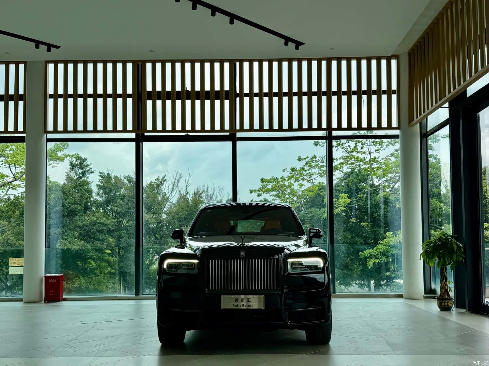 Rolls-Royce Cullinan, 2022 2