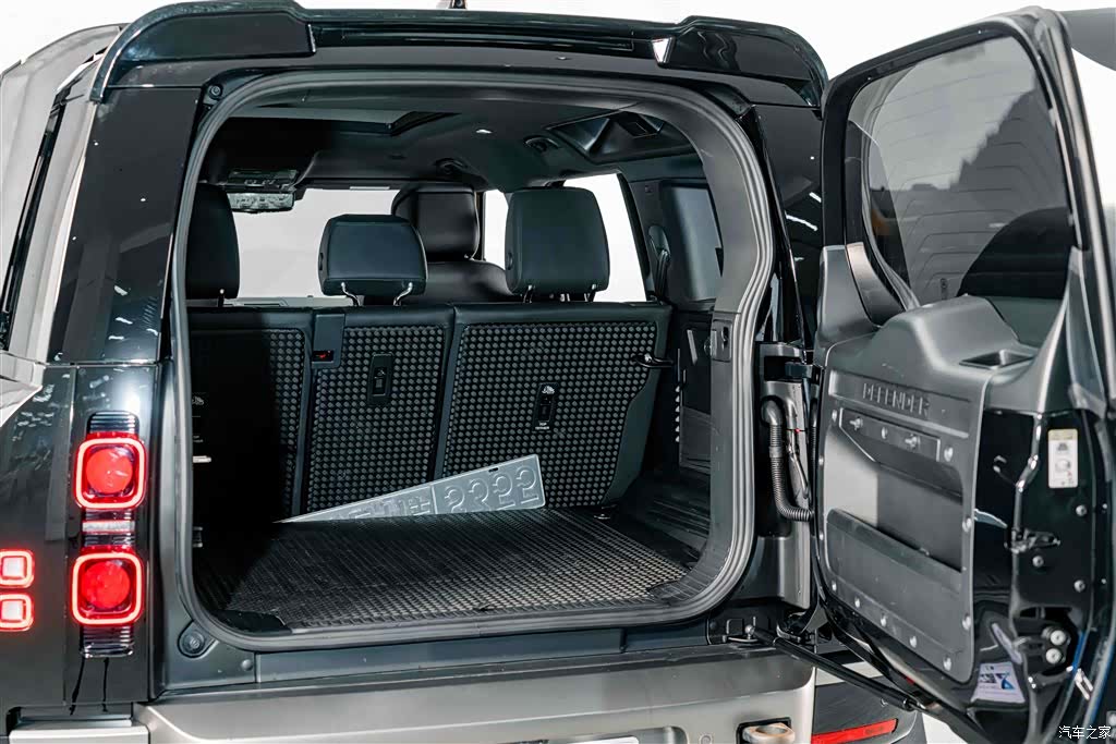 Land Rover Defender, 2023 29
