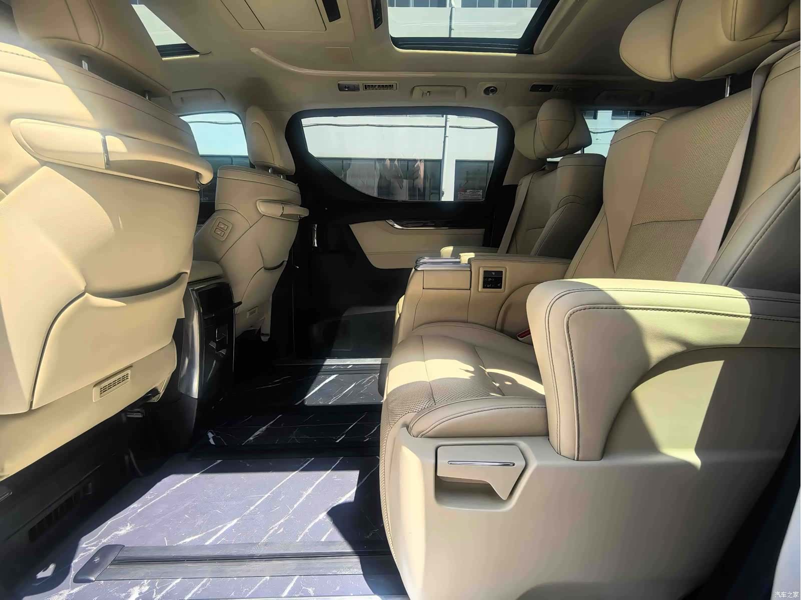 Toyota Alphard, 2019 11